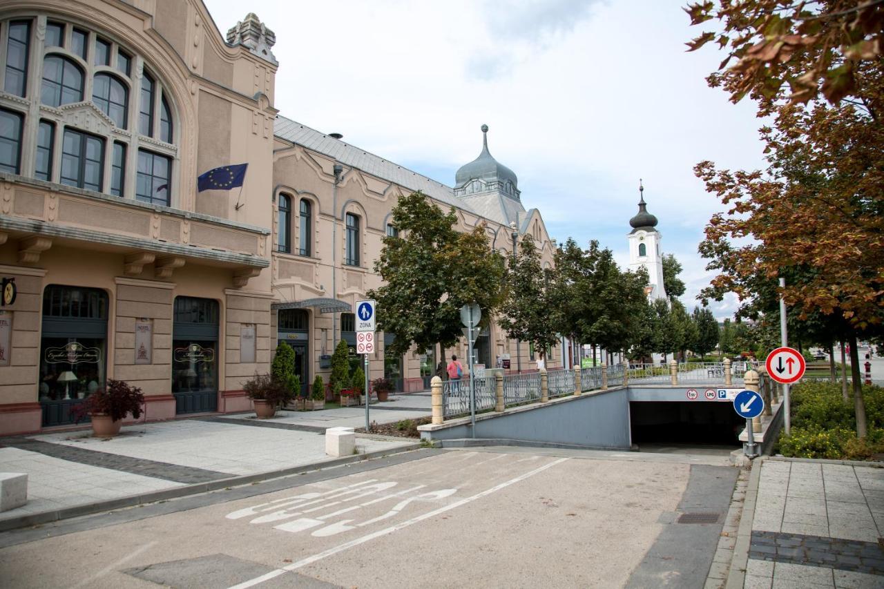 Erzsebet Kiralyne Szalloda Gödöllő Εξωτερικό φωτογραφία